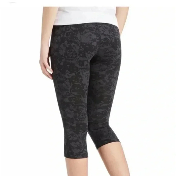 The North Face Women's Black Print Pulse Capri Tight - Picture 3 of 7